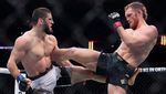 Islam Makhachev Pecahkan Sejarah! Rebut Sabuk Welter dan Jadi Raja Dua Divisi di UFC 322