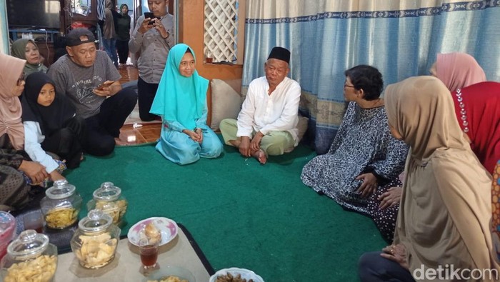 Jemaah umrah, Sugiyo (60) sudah bertemu dengan keluarganya di Secang, Kabupaten Magelang, Minggu (16/11/2025).