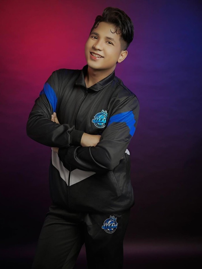 Jirayut dan tim voli yang dikelolanya.