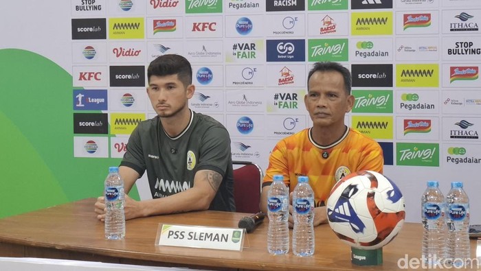 Jumpa pers PSS Sleman di Stadion Maguwoharjo, Sleman, Minggu (16/11/2025).