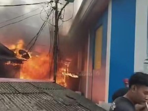 4 Fakta Kebakaran Puluhan Rumah di Jakbar Bikin 14 Orang Luka-luka