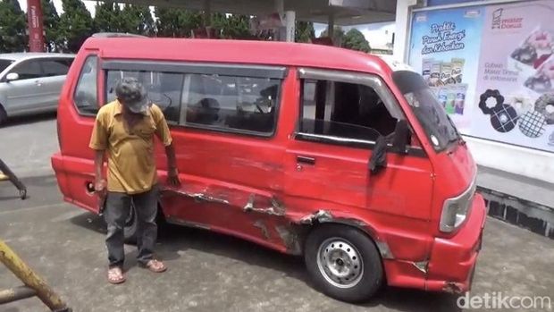 Kecelakaan di Sukabumi. Kecelakaan di Sukabumi.