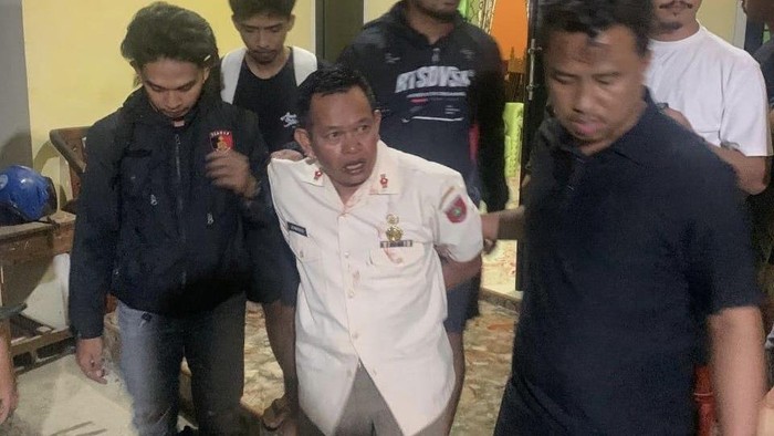 Oknum ASN Detasemen Pembelakaln dan Angkutan (Denbekang) Korem 143/Halu Oleo berinisial JU (43) di Kendari, Sulawesi Tenggara (Sultra), menikam seorang polisi inisial Bripka LAS hingga tewas.