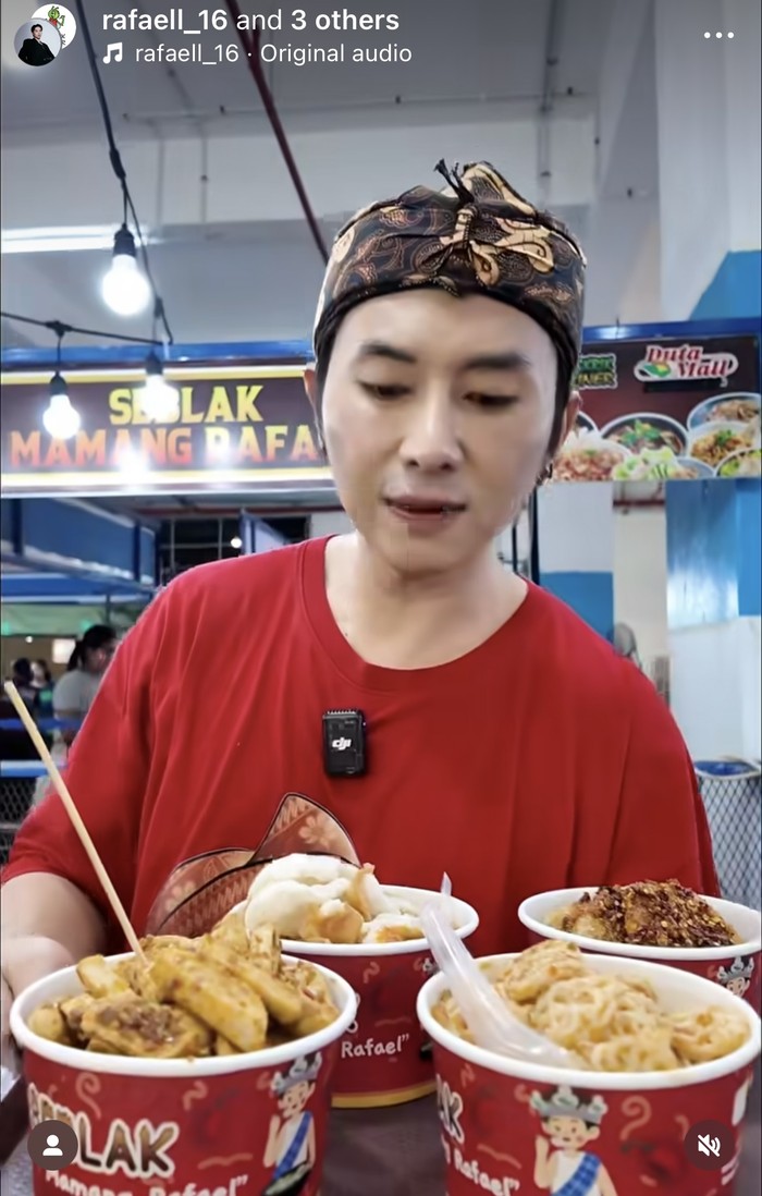 Keseruan Rafael Tan, Jualan Seblak Viral hingga Kulineran di Jogja