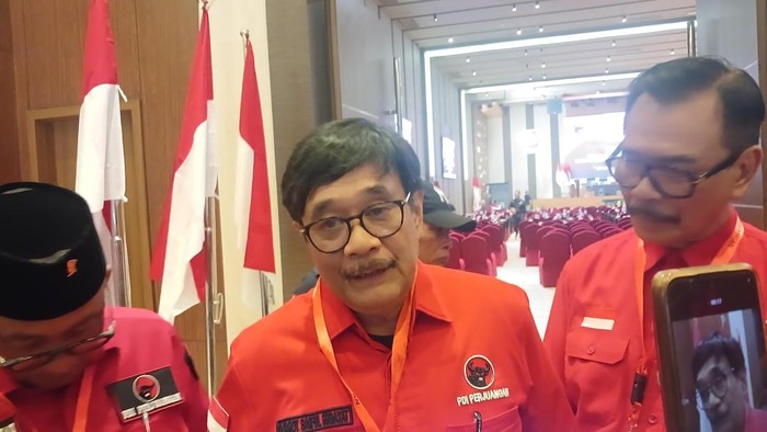 Ketua DPP PDI Perjuangan, Djarot Saiful Hidayat, saat membuka Konferda-Konfercab PDIP Kepri di Batam. (Alamudin)