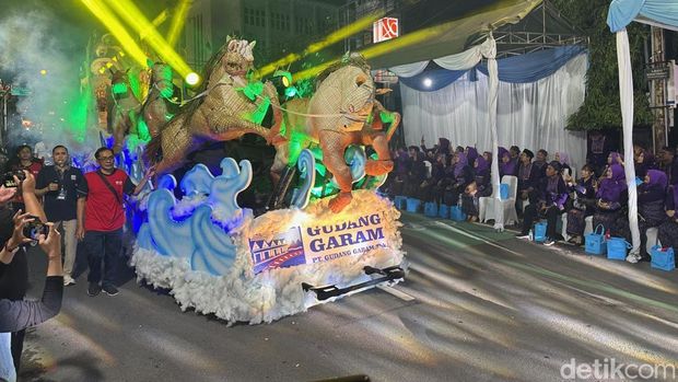 Kisah Nyi Roro Kidul di Dhoho Night Carnival Kisah Nyi Roro Kidul di Dhoho Night Carnival
