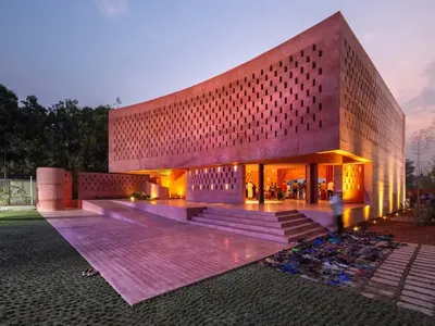 Pesona Masjid Terbaik Dunia untuk Dikunjungi 2025, Warna Serba Pink