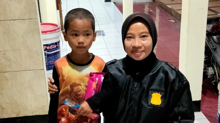 Muhammad Ayup Putra dan Bripka Ririn.