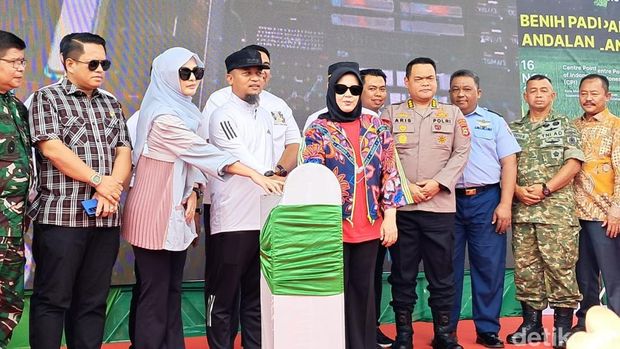 Peluncuran program Mandiri Benih oleh Pemprov Sulsel. Peluncuran program Mandiri Benih oleh Pemprov Sulsel.
