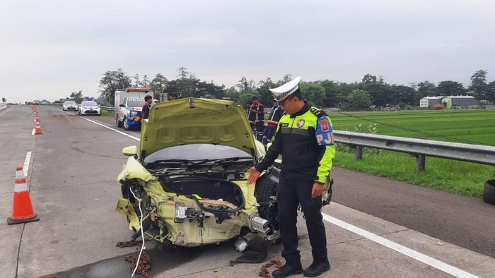 Porsche kecelakaan di Tol Pasuruan-Probolinggo