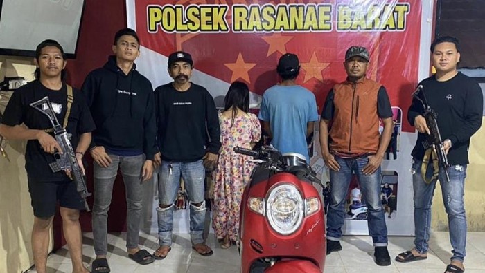 PSK di Kota Bima, NTB, inisial EL dan suaminya, AN, ditangkap polisi karena berkomplot mencuri motor, Sabtu, (15/11/2025). (Dok. Polsek Rasanae Barat)