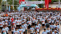Bukan hanya masyarakat dan pencinta olah raga lari di Mimika yang terlihat sangat antusias mengikuti kategori 5 KM dan 10 KM dalam Trisula Heroes Run 2025, warga khususnya pelari-pelari muda Papua dari wilayah lain juga ikut dalam ajang ini. Dok. Kogabwilhan III