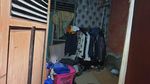 Melihat Kondisi Rumah Nenek yang Tidur Menadah Bocor di Menteng