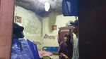 Melihat Kondisi Rumah Nenek yang Tidur Menadah Bocor di Menteng