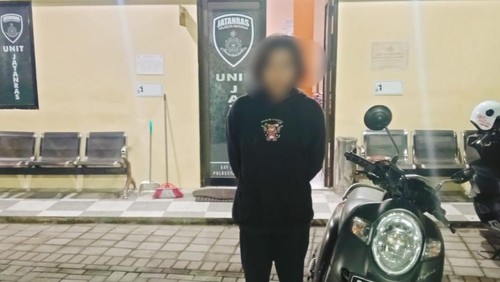 Satreskrim Polresta Mataram menangkap pria inisial MA alias Imin, Jumat (14/11/2025). Ma ditangkap karena mencuri motor pamannya. (Foto: Dok Polresta Mataram)
