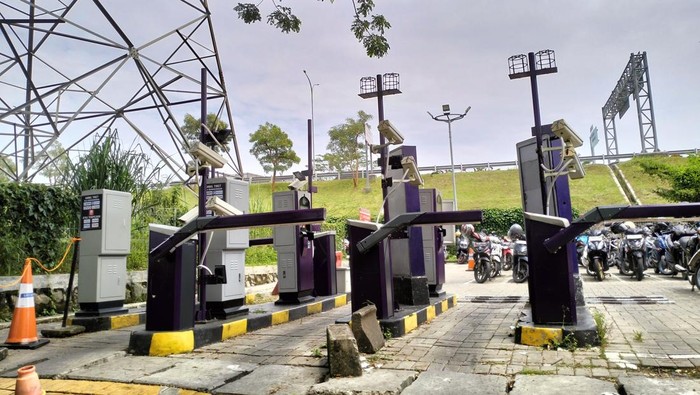 Serbaraja Toll Park The Breeze BSD Tangerang