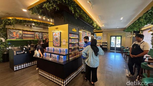 Suasana outlet Jungle gold di Sanur, Denpasar diminati pasar mancanegara, Sabtu (15/11/2025). Suasana outlet Jungle gold di Sanur, Denpasar diminati pasar mancanegara, Sabtu (15/11/2025).