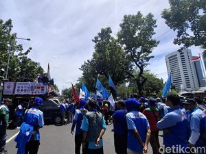 Ada Demo Buruh Depan Balai Kota Jakarta, Jl Medan Merdeka Selatan Ditutup