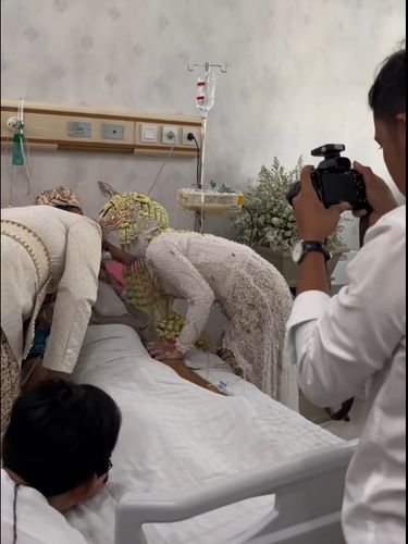 Akad Nikah di Rumah Sakit Juru foto ini mengunggah momen saat mengabadikan momen akad nikah di rumah sakit. Suasana akad nikah di Sukabumi, Jawa Barat itu langsung viral di media sosiak.