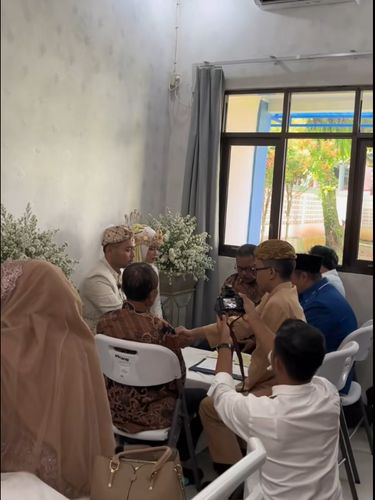 Akad Nikah di Rumah Sakit Juru foto ini mengunggah momen saat mengabadikan momen akad nikah di rumah sakit. Suasana akad nikah di Sukabumi, Jawa Barat itu langsung viral di media sosiak.