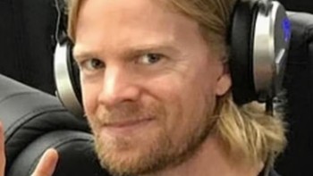 Drew Scanlon kini menjadi host dua podcast, tentang film bersama istrinya dan tentang balapan Formula 1. Foto: X.com