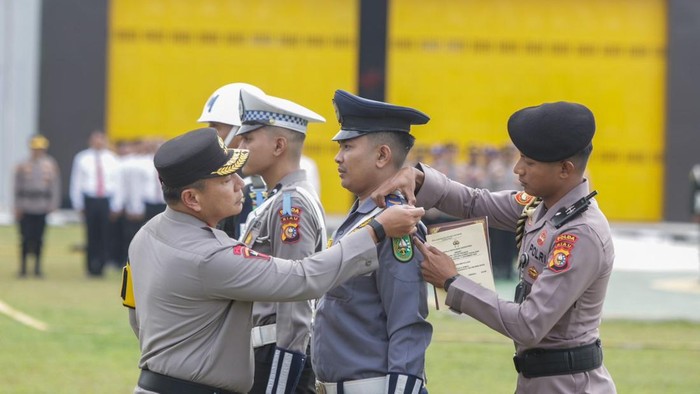 Apel Pasukan Operasi Zebra Lancang Kuning 2025 di Polda Riau, Senin (17/11/2025).