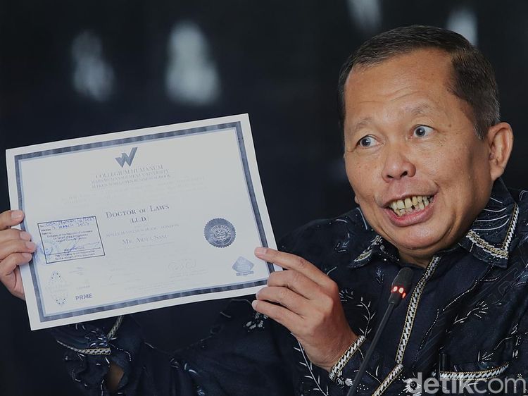 Arsul Sani Tunjukkan Ijazah Doktor, Tegaskan Gelar Akademiknya Sah