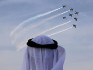 Atraksi Udara Spektakuler Warnai Pembukaan Dubai Airshow 2025