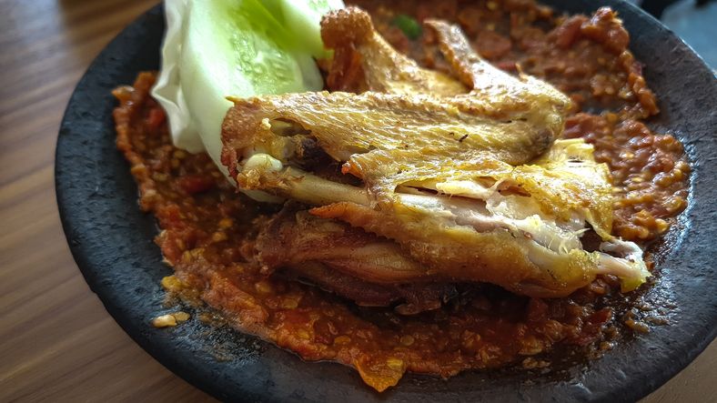 Ayam gepuk Ayam gepuk. Ilustrasi