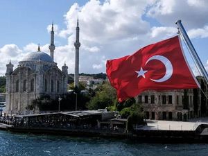 Kapal Kargo Tenggelam di Dekat Istanbul, 10 Awak Belum Ditemukan