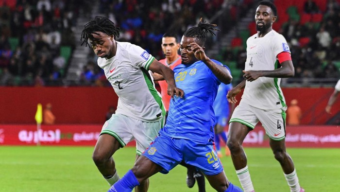 Soccer Football - FIFA World Cup - CAF Qualifiers - Playoffs - Final - Nigeria v Democratic Republic of Congo - Prince Moulay Hassan Stadium, Rabat, Morocco - November 16, 2025 Democratic Republic of Congos Brian Cipenga in action with Nigerias Benjamin Fredrick REUTERS/Abdelmjid Rizkou