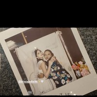 Tampil cantik kenakan veil putih di kepala membuat aura calon manten penyanyi 29 tahun itu semakin terpancar. Foto: Instagram