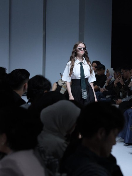 Dasi Kembali Jadi Tren, Desainer Lokal Beri Versi Wastra yang Unik