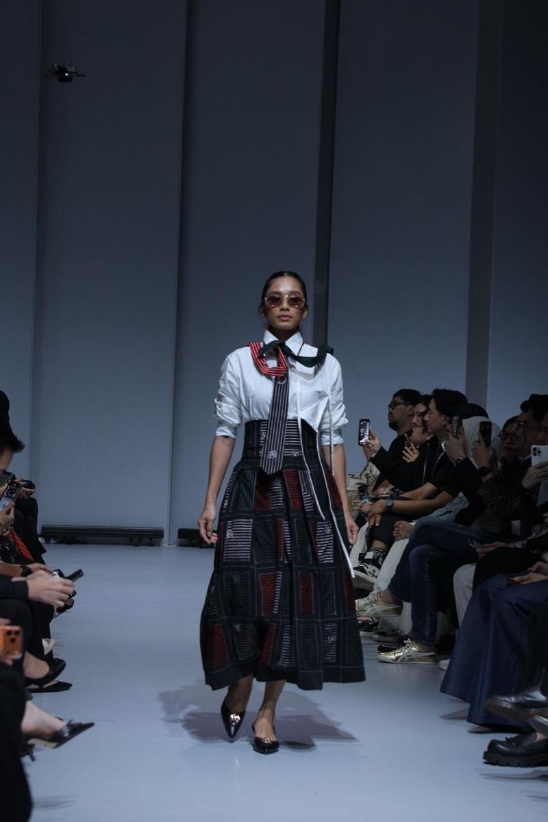 Dasi Karya Desainer Lokal untuk Tren Fashion 2026 Koleksi OE x Wilsen Willim Siklus 3.0