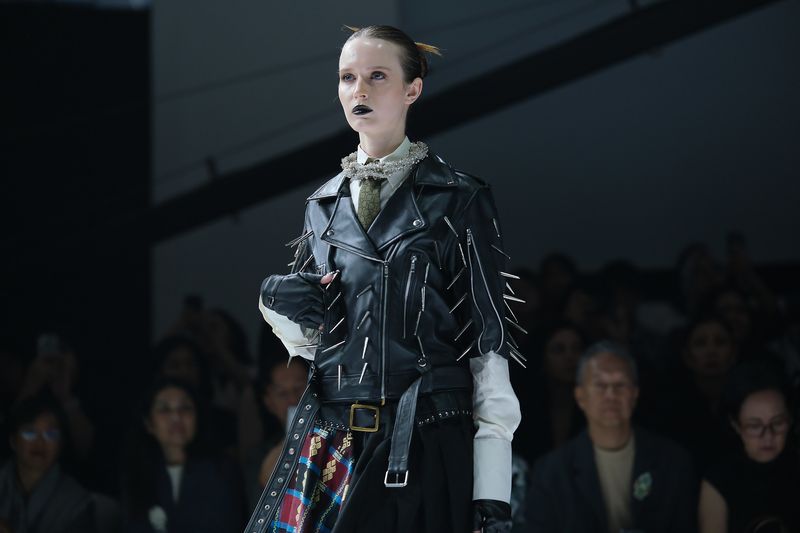 Dasi Karya Desainer Lokal untuk Tren Fashion 2026 Koleksi Studio Moral di Jakarta Fashion Week 2026