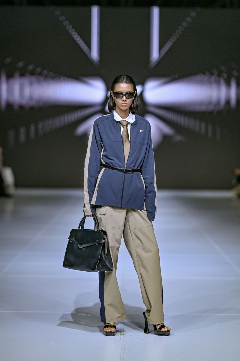 Dasi Karya Desainer Lokal untuk Tren Fashion 2026 Koleksi Erspo di Jakarta Fashion Week 2026