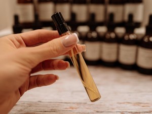 Apa Itu Decant Parfum? Tips Hemat untuk Coba Banyak Wangi