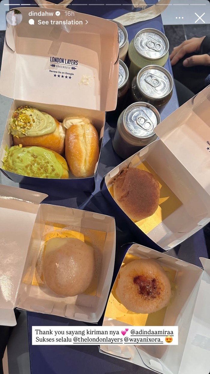 Dinda Hauw Rayakan Ultah ke-29 di Tepi Pantai Pakai Cake Strawberry