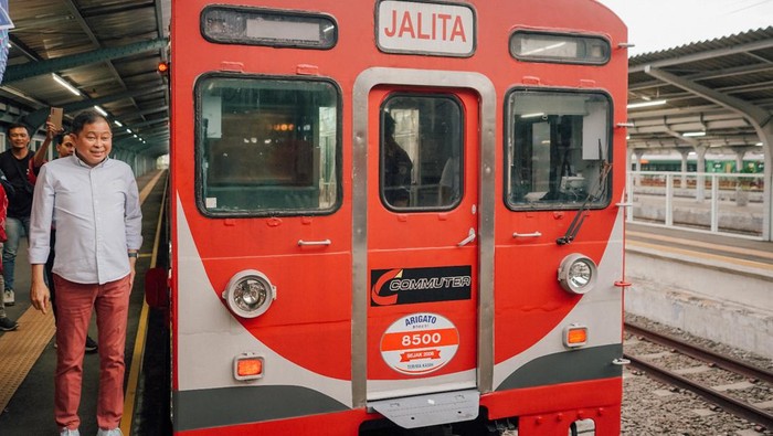 Direktur Utama KAI 2009–2014 Ignasius Jonan saat acara pensiun Jalita, di Stasiun Jakarta Kota, Minggu (16/11/2025).