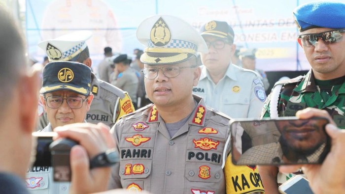 Dirlantas Polda Kalsel Kombes M Fahri Siregar usai apel siap siaga Operasi Zebra Intan 2025. Foto: Humas Polda Kalsel.