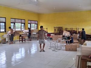 Kepsek SMKN 2 Kumai Apresiasi Bantuan Meja-Lemari dari Pemprov Kalteng