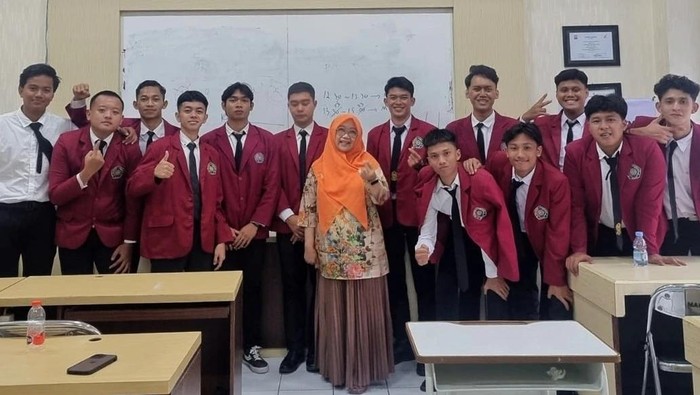 Dosen Teknik Mesin Universitas Muhammadiyah Malang (UMM) Ir. Iis Siti Aisyah