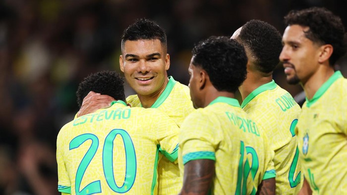 LONDON, ENGLAND - NOVEMBER 15: Casemiro of Brazil celebrates with teammate Estevao after scoring his teams second goal during the International Friendly between Brazil and Senegal at Emirates Stadium on November 15, 2025 in London, England. (Photo by Ryan Pierse/Getty Images)