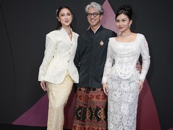 Gaya Glamour 7 Artis Pakai Kain Tradisional, Dian Sastro Hingga Maudy Ayunda