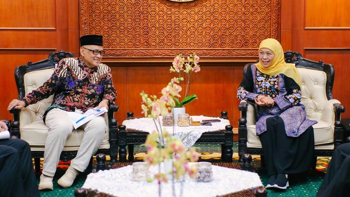 Gubernur Jatim Khofifah Indar Parawansa menerima Kunjungan Kerja Menteri Haji dan Umroh RI KH. M. Irfan Yusuf