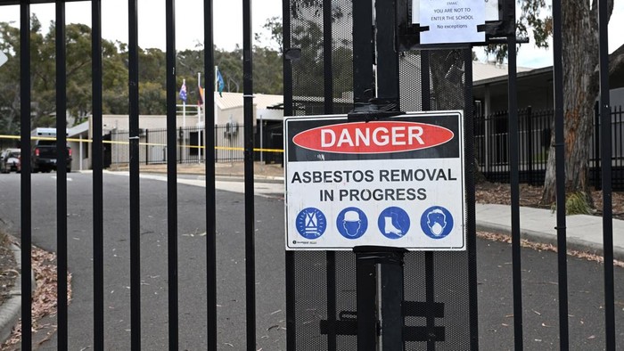 Asbestos warning tape is seen at Black Mountain School in Canberra, Australia, November 17, 2025. Almost 70 public schools in Canberra will be closed today due to potential asbestos contamination.    Lukas Coch/AAP/via REUTERS    ATTENTION EDITORS - THIS IMAGE WAS PROVIDED BY A THIRD PARTY. NO RESALES. NO ARCHIVE. AUSTRALIA OUT. NEW ZEALAND OUT. NO COMMERCIAL OR EDITORIAL SALES IN NEW ZEALAND. NO COMMERCIAL OR EDITORIAL SALES IN AUSTRALIA.