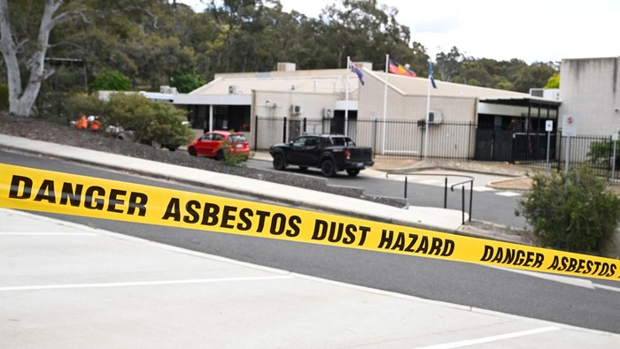 Asbestos warning tape is seen at Black Mountain School in Canberra, Australia, November 17, 2025. Almost 70 public schools in Canberra will be closed today due to potential asbestos contamination.    Lukas Coch/AAP/via REUTERS    ATTENTION EDITORS - THIS IMAGE WAS PROVIDED BY A THIRD PARTY. NO RESALES. NO ARCHIVE. AUSTRALIA OUT. NEW ZEALAND OUT. NO COMMERCIAL OR EDITORIAL SALES IN NEW ZEALAND. NO COMMERCIAL OR EDITORIAL SALES IN AUSTRALIA.