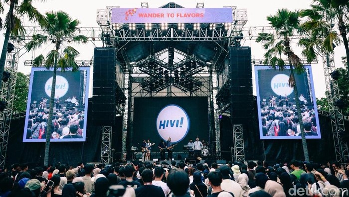 Penampilan HIVI di The Oxperience Festival