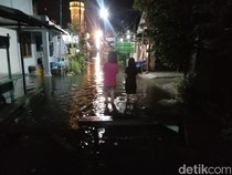 Hujan Deras Bikin Sejumlah Kawasan Lamongan Tergenang, Warga Keluhkan Ini