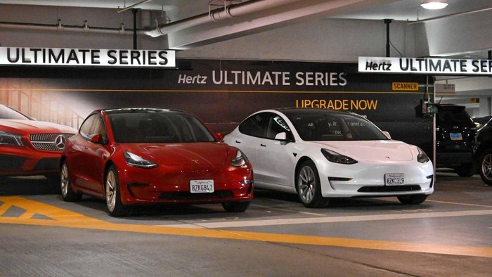 Ilustrasi mobil listrik bekas.